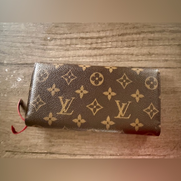 Louis Vuitton Brown Monogram Case with Red Button - Picture 2 of 8
